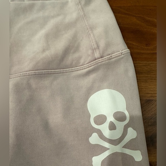 Lululemon Wunder Under High-Rise Tight Snow Washed 28"
Washed Light Pink Size 4 - Picture 3 of 5